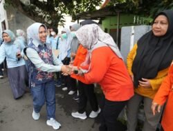 PSN di Lingkungan Penarip Gang 2, Ning Ita Imbau Warga Tingkatkan Kepedulian dan Rutin Kerja Bakti untuk Cegah Penyakit