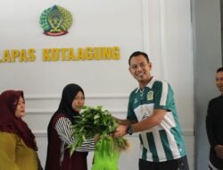 Dukung Ketahanan Pangan Dan Salurkan Bantuan Sosial, Wujud Nyata Kepedulian Keluarga Besar Lapas Kotaagung terhadap Masyarakat Sekitar