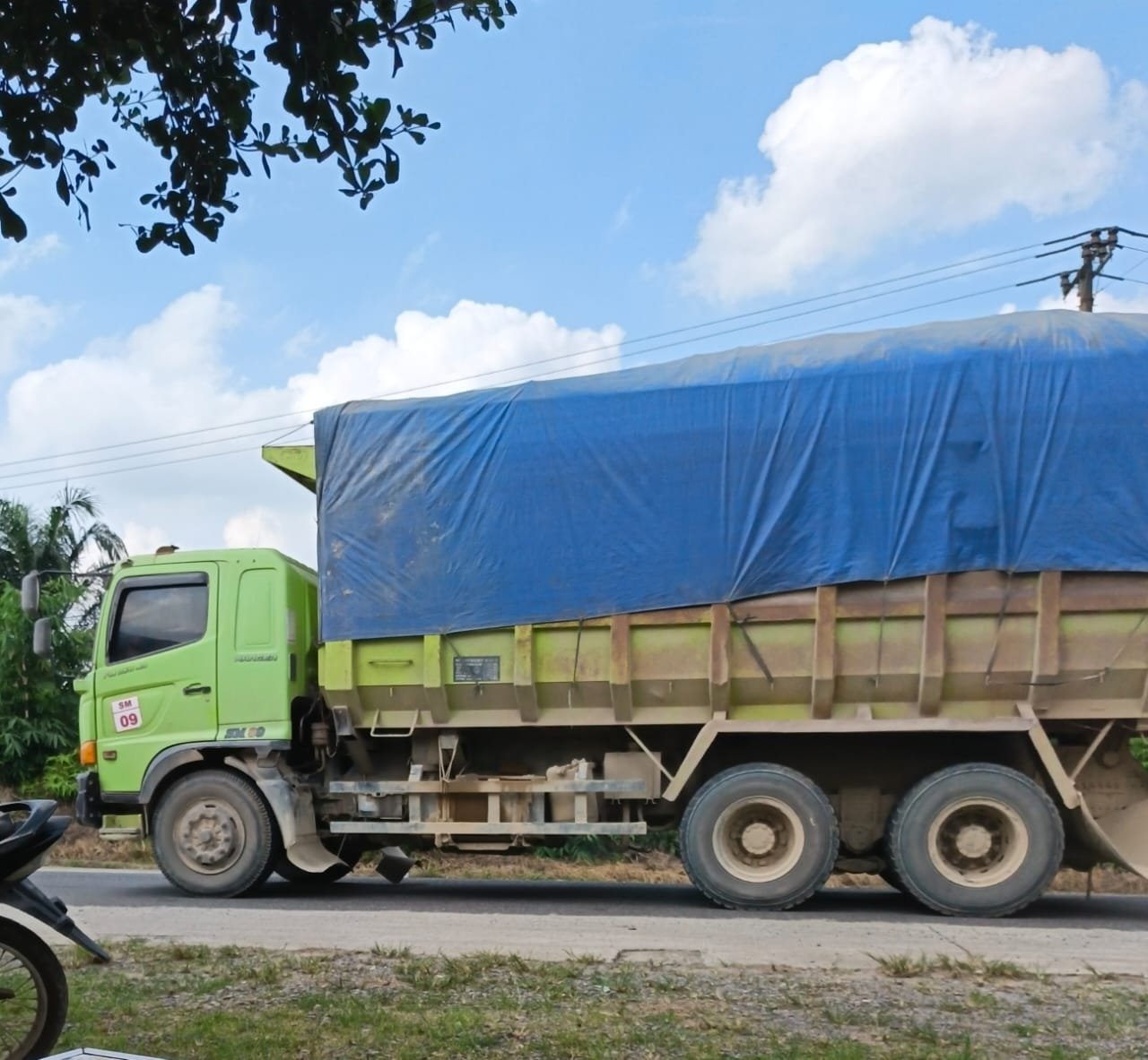 Truk Batubara Raksasa Langgar Aturan, Beranikah Pemda Jambi dan Polda Jambi Untuk Menindak