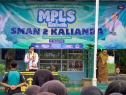 Serahkan Penghargaan Kepala BNNK Lampung Selatan, Serta Jadi Pembina Apel Pagi di SMAN 2 Kalianda