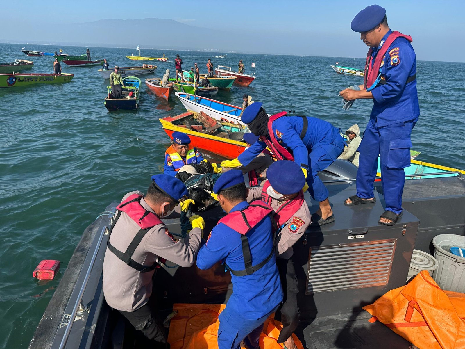 Update Laka Laut di Pasuruan: Tim SAR Ditpolairud Polda Jatim Kembali Berhasil Evakuasi 2 Korban Meninggal di Perairan Lekok
