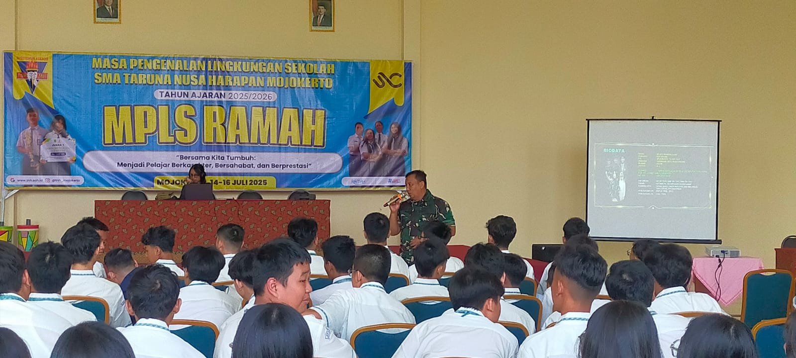 Danramil 0815/09 Mojosari Tekankan Pentingnya 4 Pilar Kebangsaan di Hadapan Siswa SMA TNH