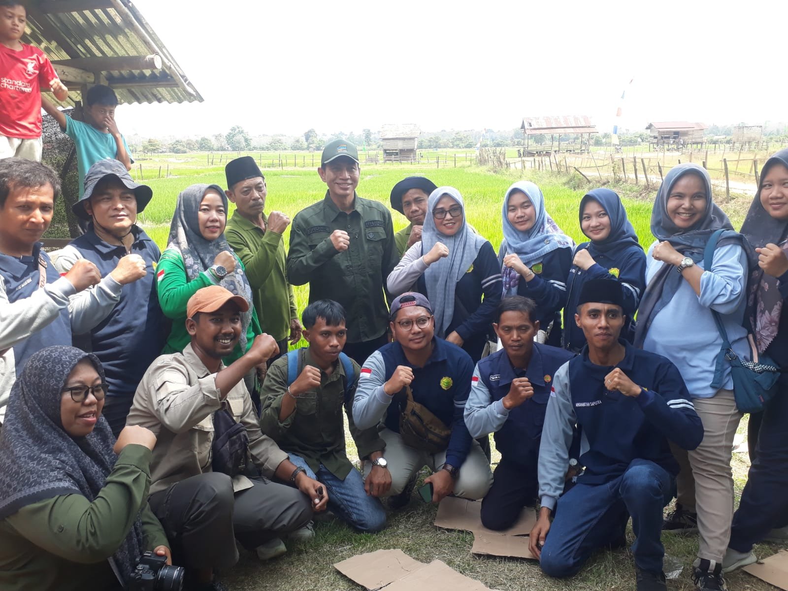 Bupati Batang Hari Hadiri Tradisi Tahunan Sedekah Bubur di Desa Pasar Terusan