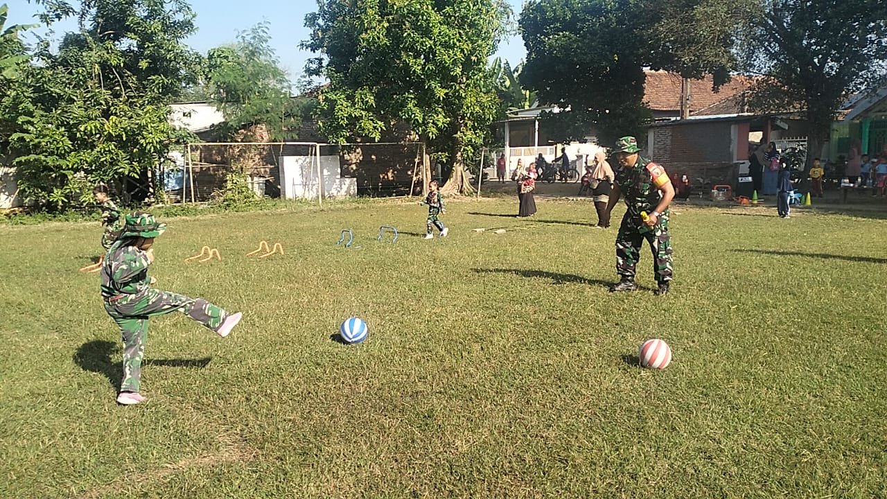 Outbond Ceria TK Kartika IV-62 Bersama Koramil 0815/07 Jetis, Tanamkan Disiplin dan Semangat Kebangsaan Sejak Dini