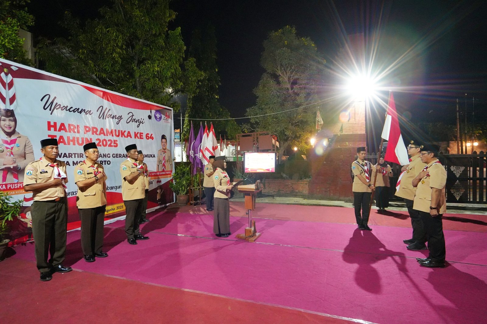 Peringati Hari Pramuka ke-64, Ketua Mabicab Kota Mojokerto Pimpin Upacara Ulang Janji