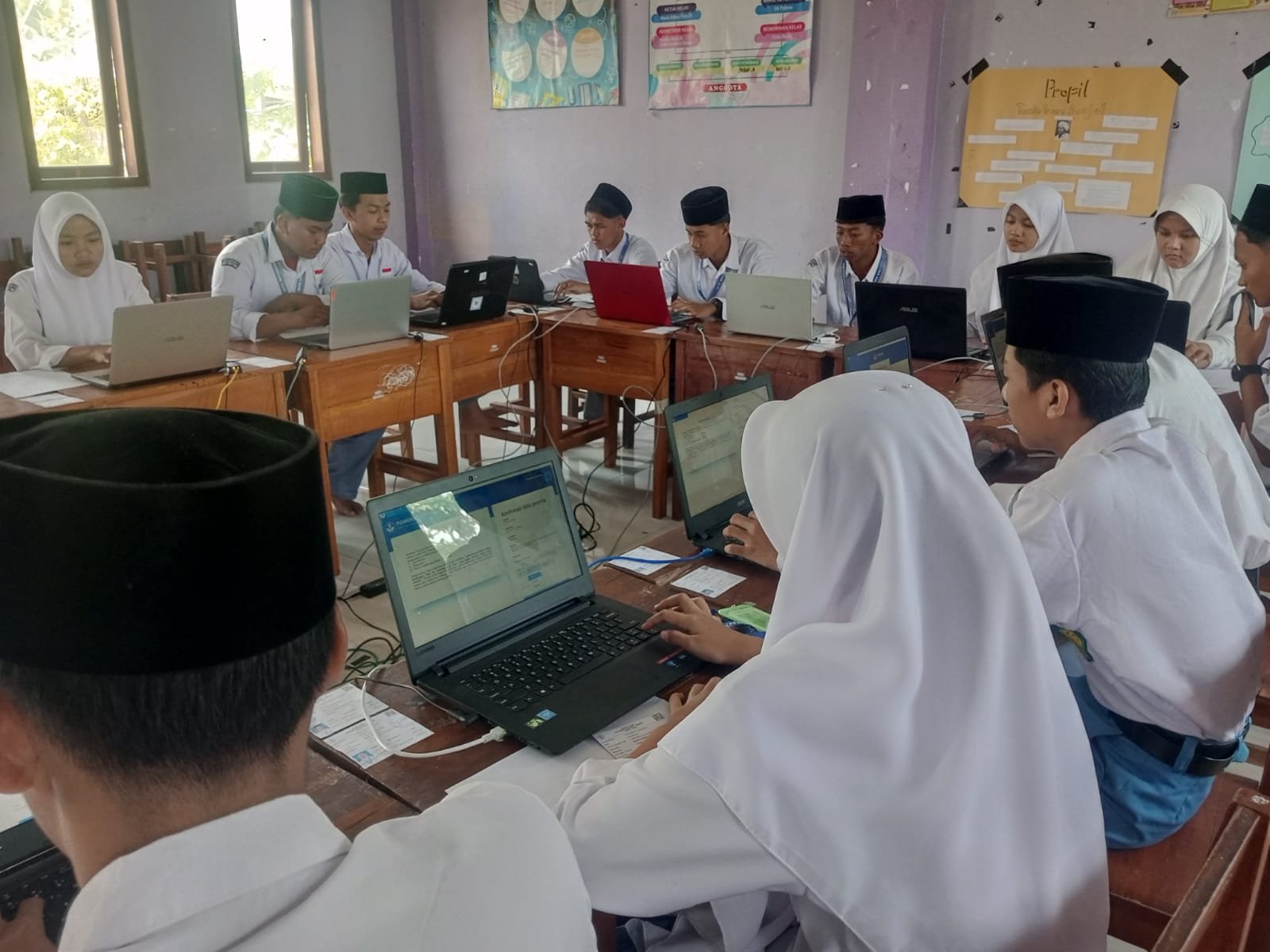 Pelaksanaan ANBK 2025 di MA Khomsani Nur Klanting Berjalan Tertib dan Lancar