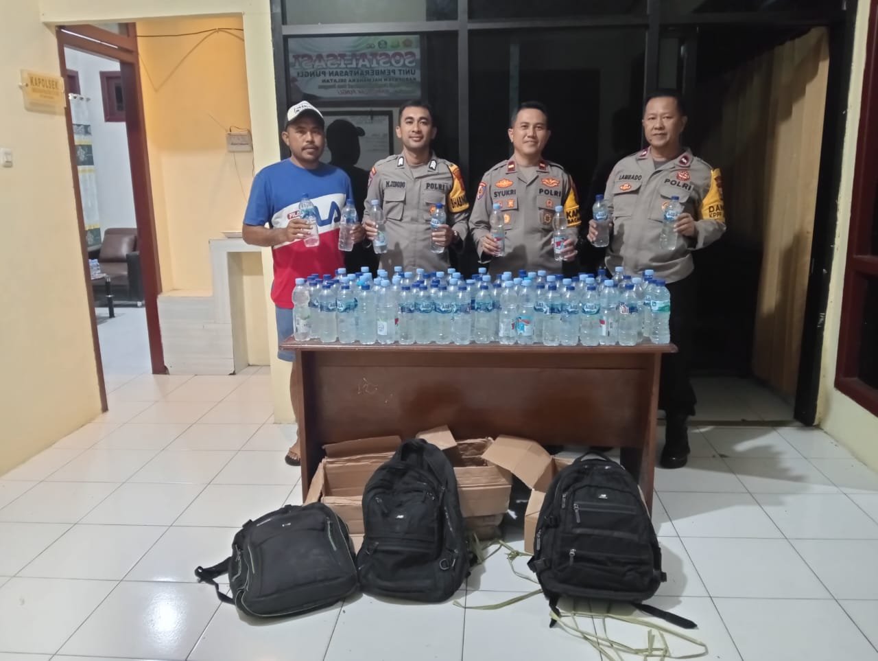 Ratusan Botol Minuman Keras Berhasil Digagalkan Polsek Bacan Timur Di Halsel