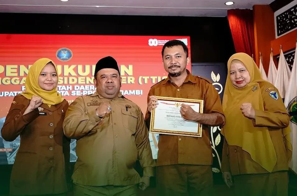 Pemkab BatangHari Menghadiri Acara Pengukuhan dan penyerahan Surat TTIS Tahun 2025