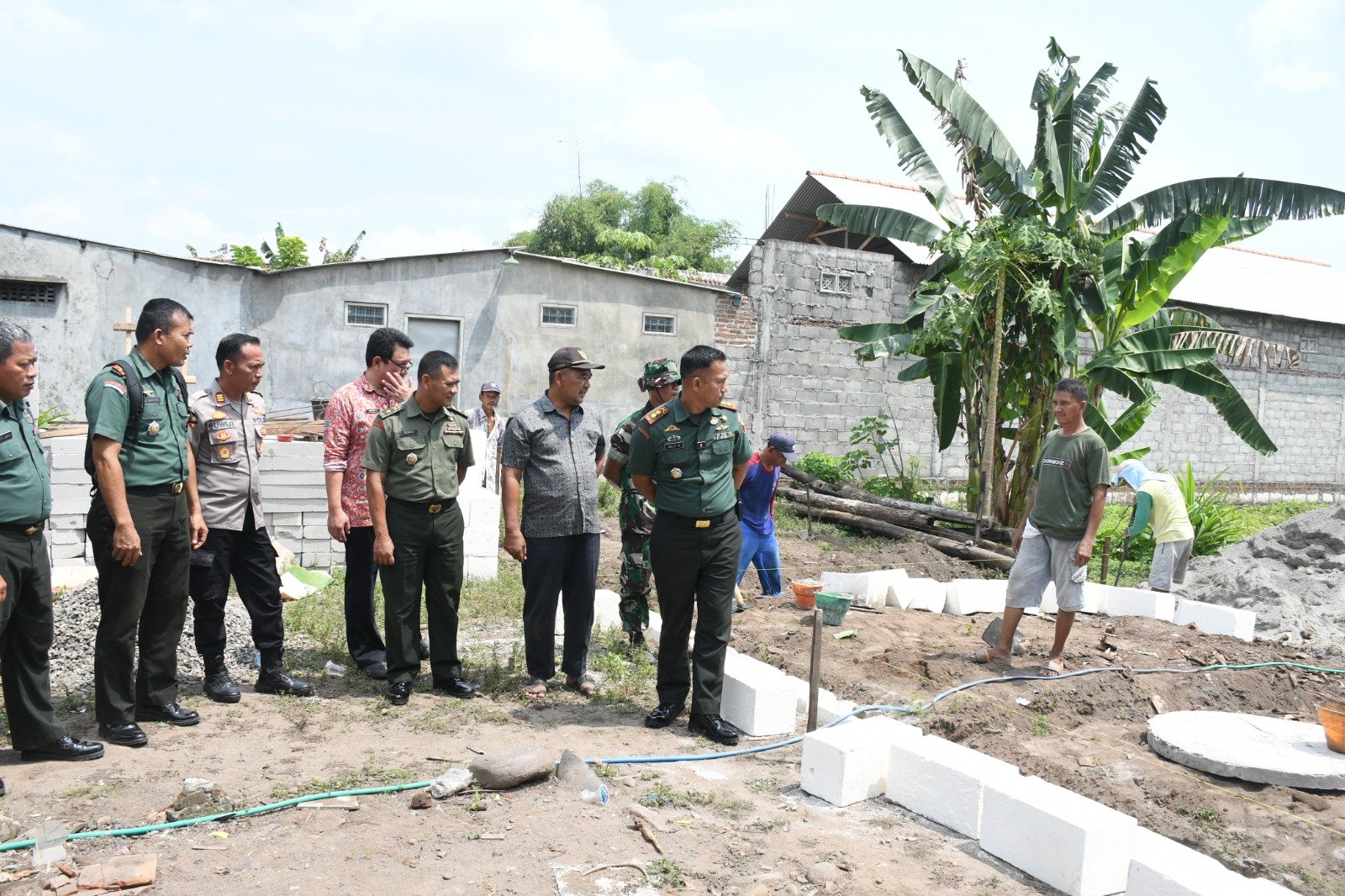 Dua Hari Berturut, Ibu Serni Terima Bantuan TNI Lewat Sedekah Prajurit dan RTLH