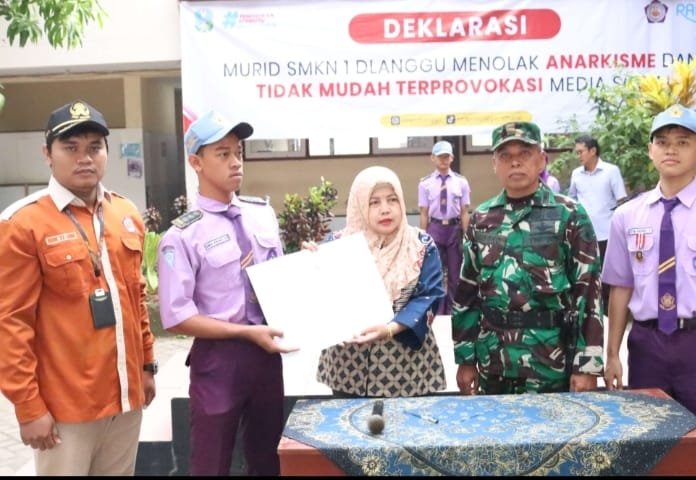 SMKN 1 Dlanggu Deklarasi Tolak Anarkisme, TNI Ingatkan Bijak Bermedia Sosial
