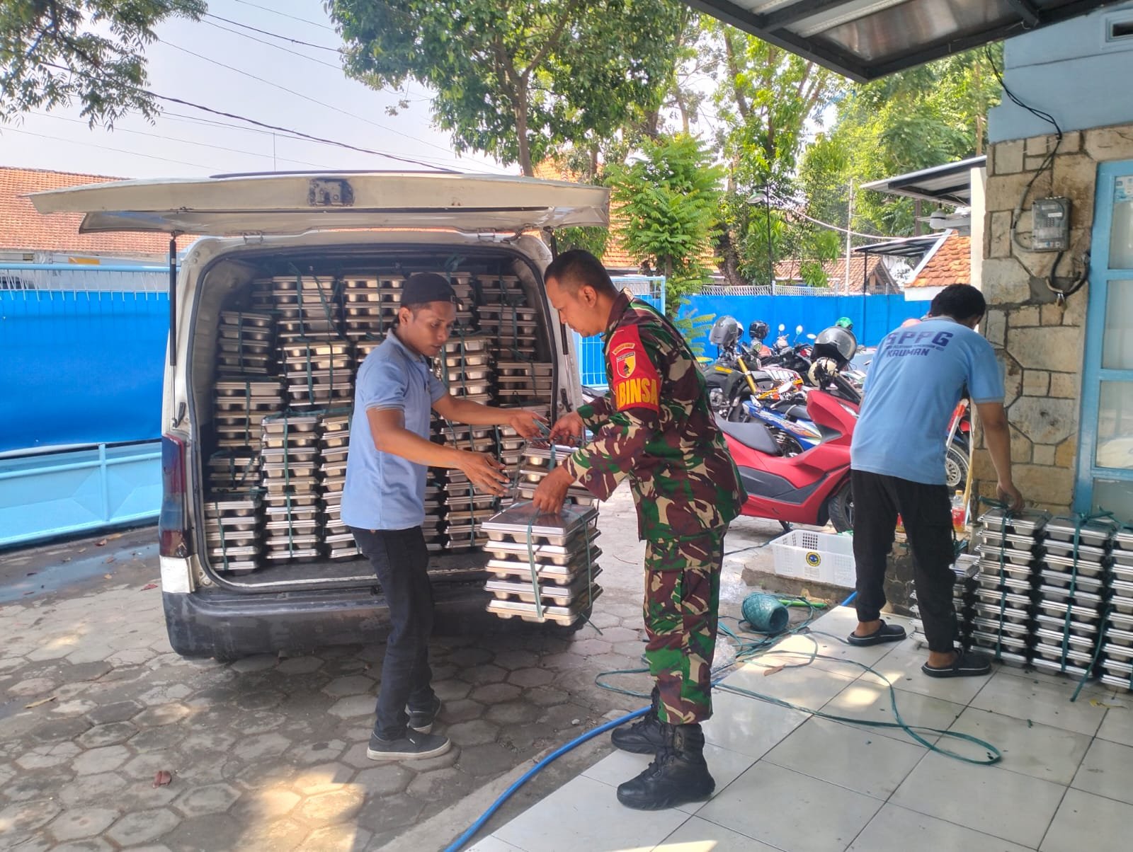 Babinsa Kodim 0815/Mojokerto Dampingi Program Makan Bergizi Gratis di Seluruh SPPG Mojokerto Raya