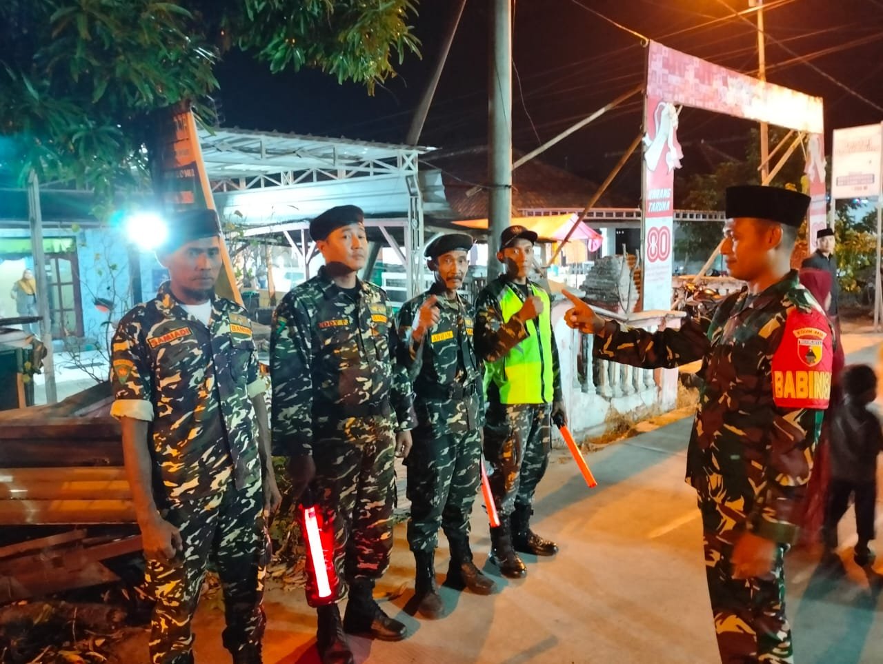 Babinsa Randugenengan Bersinergi dengan Banser Amankan Peringatan Maulid Nabi di Masjid At-Taqwa