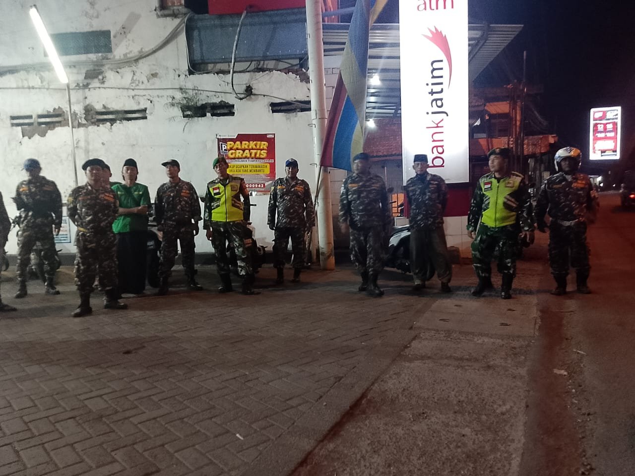 Koramil 0815/03 Bersama Ansor dan Banser Gelar Patroli Malam di Kecamatan Sooko