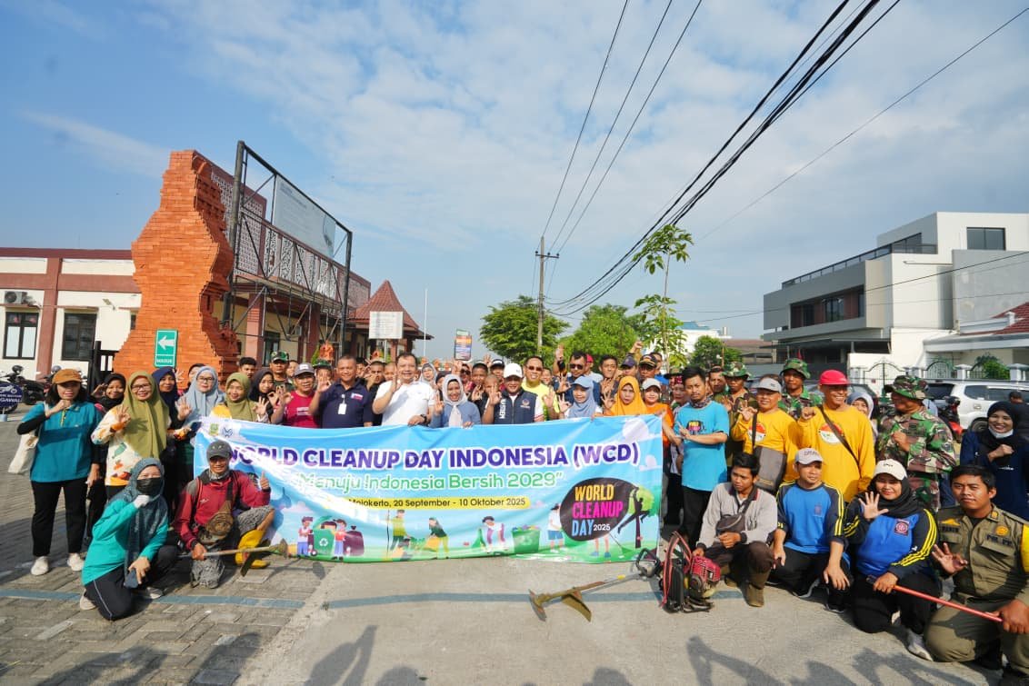 Ribuan Warga Kota Mojokerto Bergerak Serentak di World Clean Up Day 2025