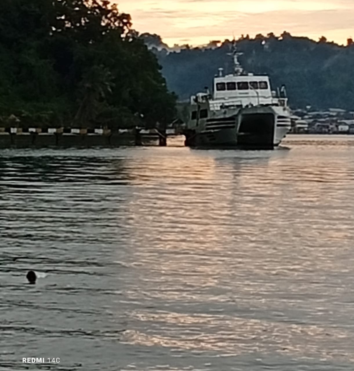 Diduga Barang Bukti Halsel Ekspres Rp.15,17 Miliar Terbengkalai Di Dermaga Pribadi Eks Bupati Halsel