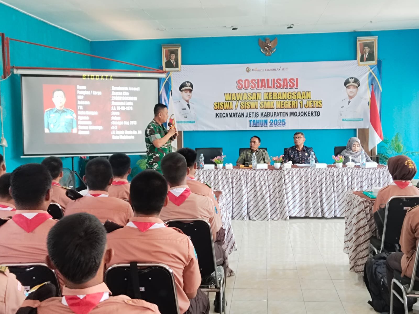 Tingkatkan Rasa Cinta Tanah Air, Koramil 0815/07 Jetis Sosialisasi Wasbang di SMKN 1 Jetis