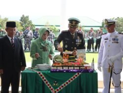 Dandim 0424/Tanggamus Potong Tumpeng Peringati Hari Ulang Tahun TNI Ke-80 tahun 2025