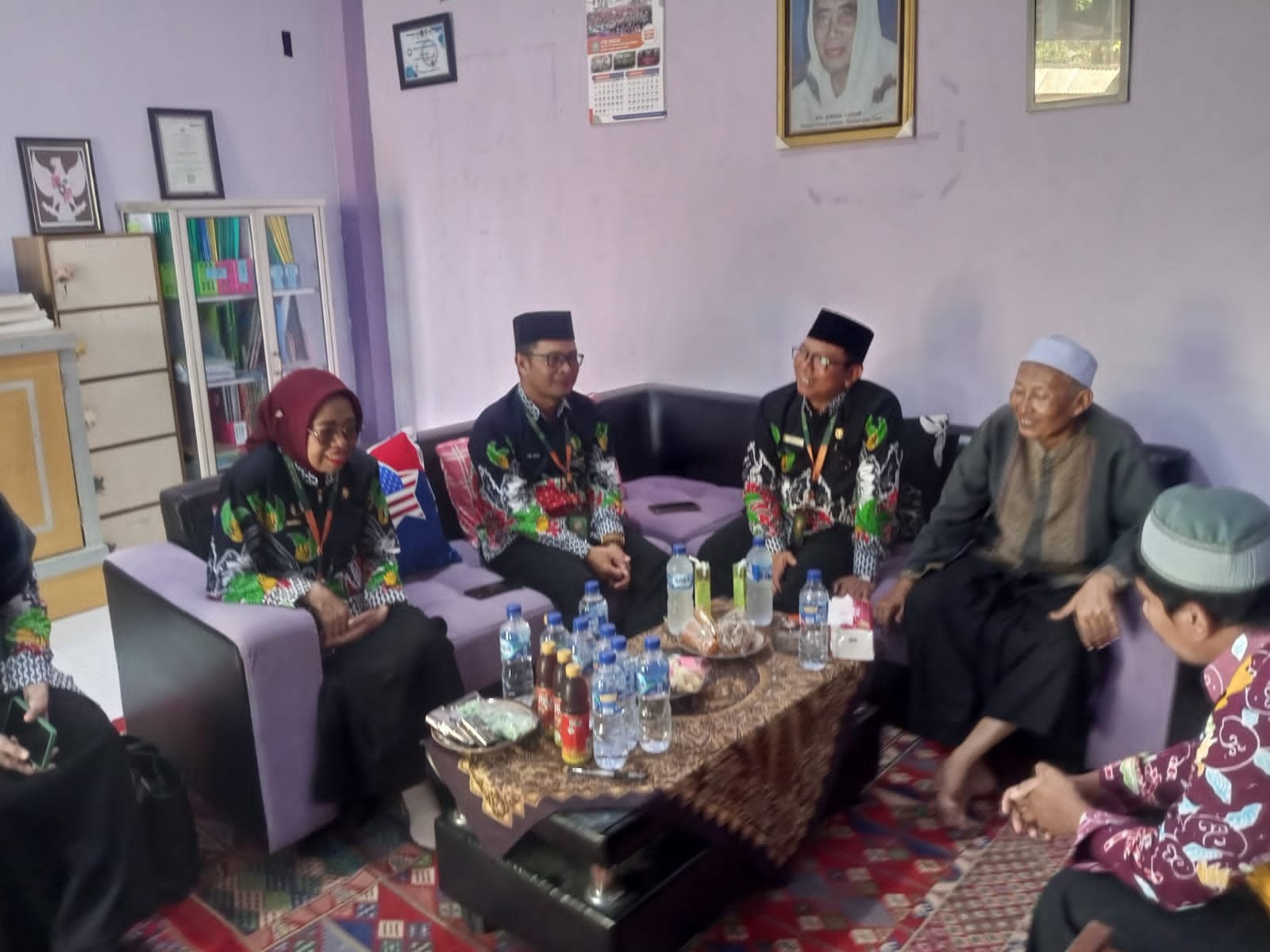 Dua Kunjungan Kemenag Lumajang ke Ponpes Khomsani Nur Klanting: Serahkan Bantuan untuk Rehab Pascabencana