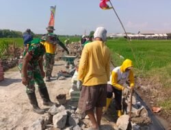 Satgas TMMD ke-126 Kodim 0815/Mojokerto Genjot Pembangunan Tanggul Penahan Tanah di Desa Sumbertanggul