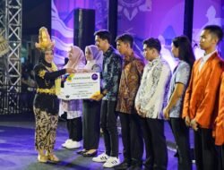 Festival Pemuda 2025, Ning Ita Berikan Beasiswa Ratusan Pemuda Berprestasi dan Bonus Atlet Berprestasi