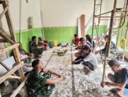 Kebersamaan Satgas TMMD ke-126 Kodim 0815/Mojokerto dan Warga Dalam Syukuran di Lokasi Rehab Mushola Baitul Mukmin
