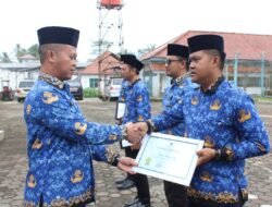Momentum Hari Pahlawan, Kalapas Kelas IIB KotaAgung Beri Penghargaan Berdasarkan SK Menteri Kepada 4 Pegawai Berprestasi Yang Berhasil Cegah Gangguan Kamtib