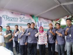 Tinjau Pasar Murah di Prajuritkulon, Ning Ita Pastikan Sembako dan Bapokting Aman