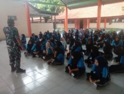 Koramil 0815/11 Pungging Bekali 757 Siswa SMPN 2 Pungging dengan Disiplin dan Karakter Lewat MPLS