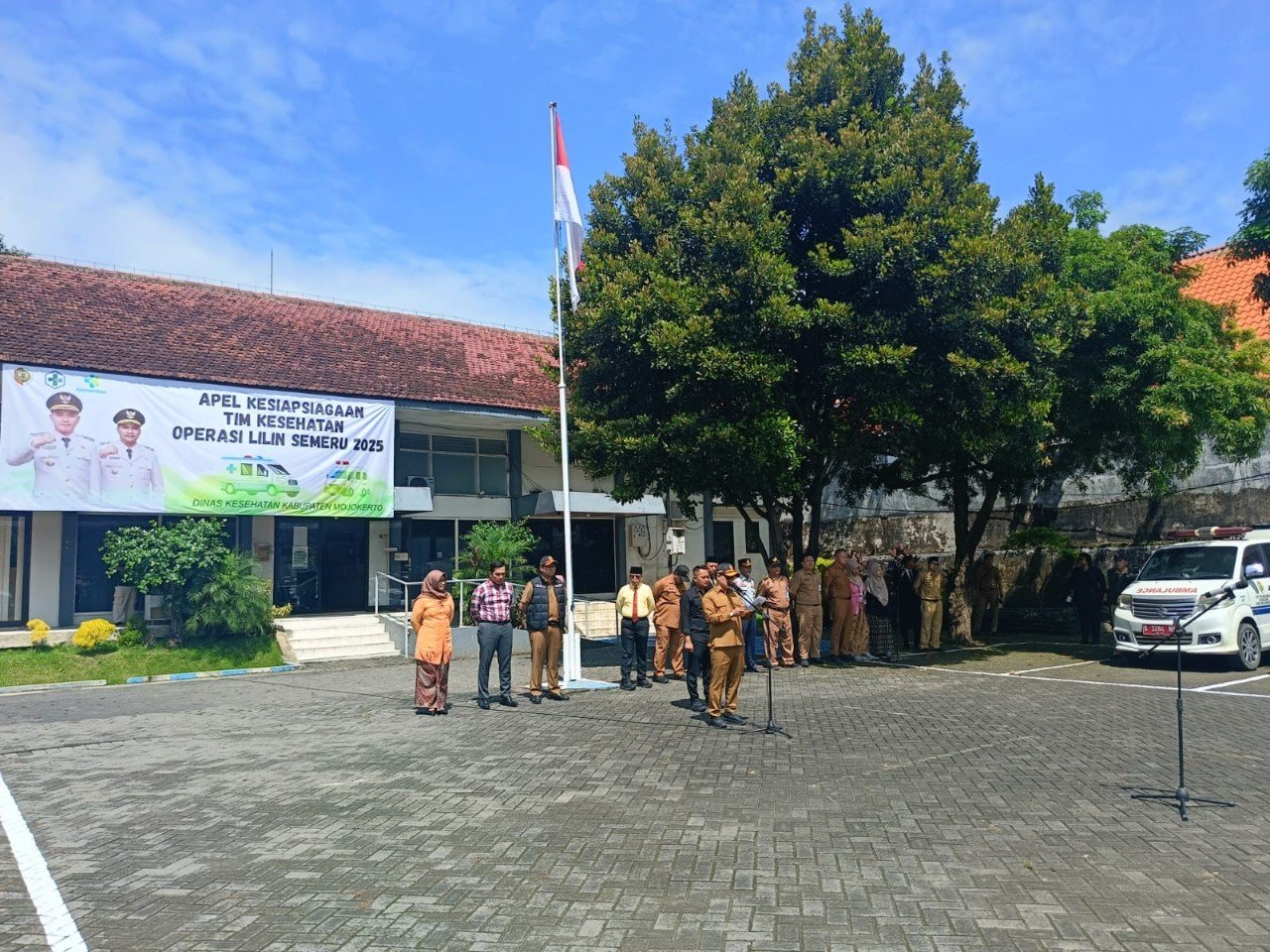 Dinas Kesehatan Kabupaten Mojokerto Gelar Apel Kesiapsiagaan Tim Kesehatan Operasi Lilin Semeru 2025