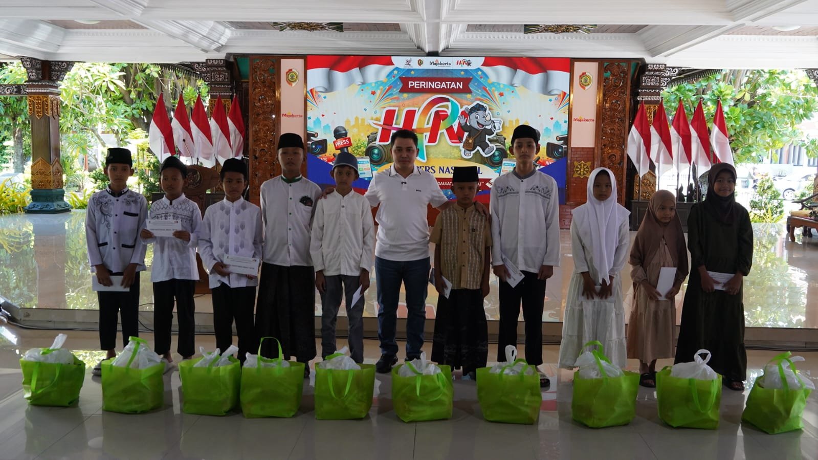 Santunan simbolis 25 anak yatim