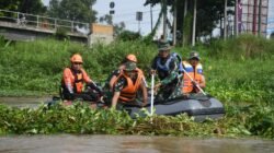 Karya Bakti Pembersihan Eceng Gondok di Sungai Brantas, Kodim 0815/Mojokerto Kerahkan 200 Personel