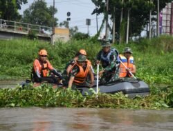 Karya Bakti Pembersihan Eceng Gondok di Sungai Brantas, Kodim 0815/Mojokerto Kerahkan 200 Personel