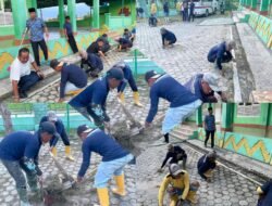 Menjelang Ramadan, Kalapas Narkotika Kelas IIA Bandar Lampung Pimpin Langsung Korve Bersihkan Masjid Nurul Huda Way Huwi