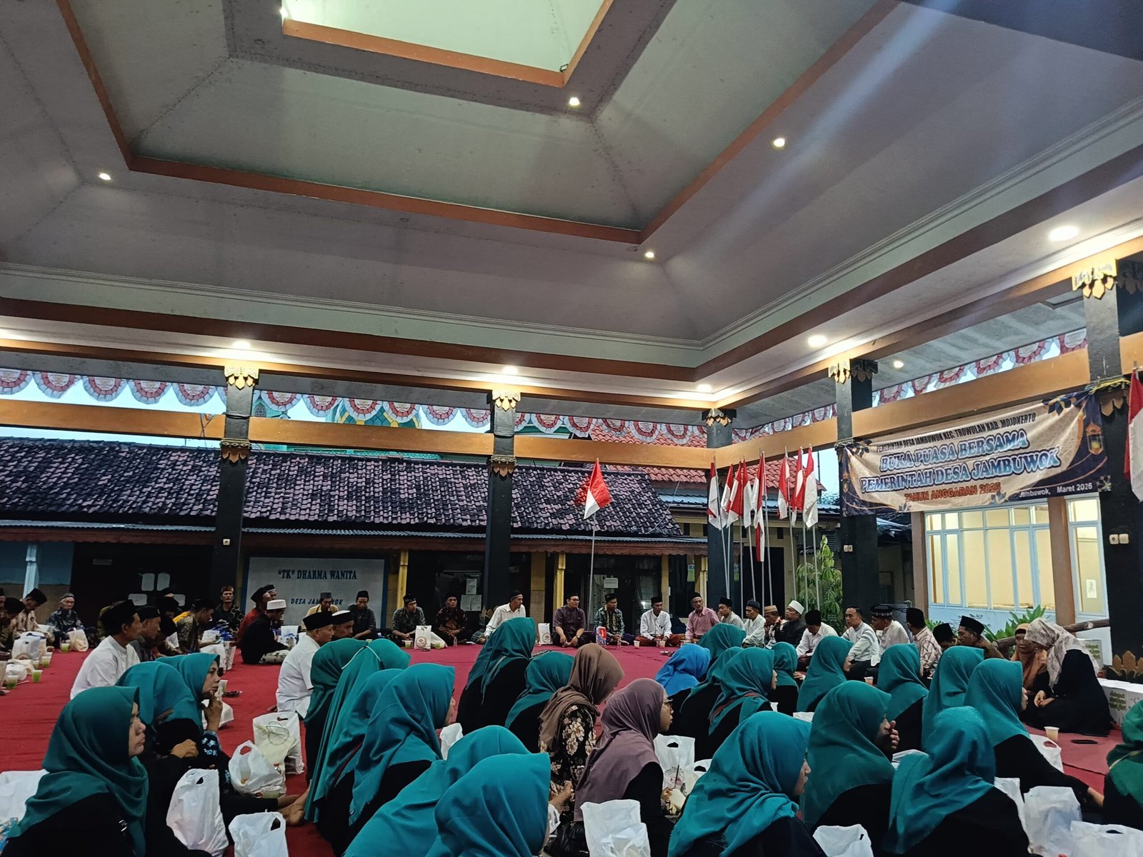 Pemerintah Desa Jambuwok Gelar Buka Bersama, K.H. Ahmad Basori Jelaskan Keutamaan Malam Lailatul Qadar