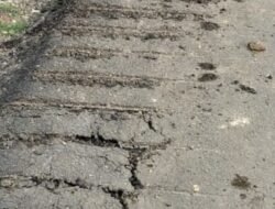 Akibat Dilintasi Alat Berat,Jalan Simpang Mersam Rusak, Kadis PUTR Batang Hari Ajak Warga Jaga Aset Daerah