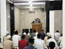 Tarawih Bersama Warga Binaan, Plh Kakanwil Ditjenpas Lampung Titipkan Pesan Harapan di Lapas Kotaagung