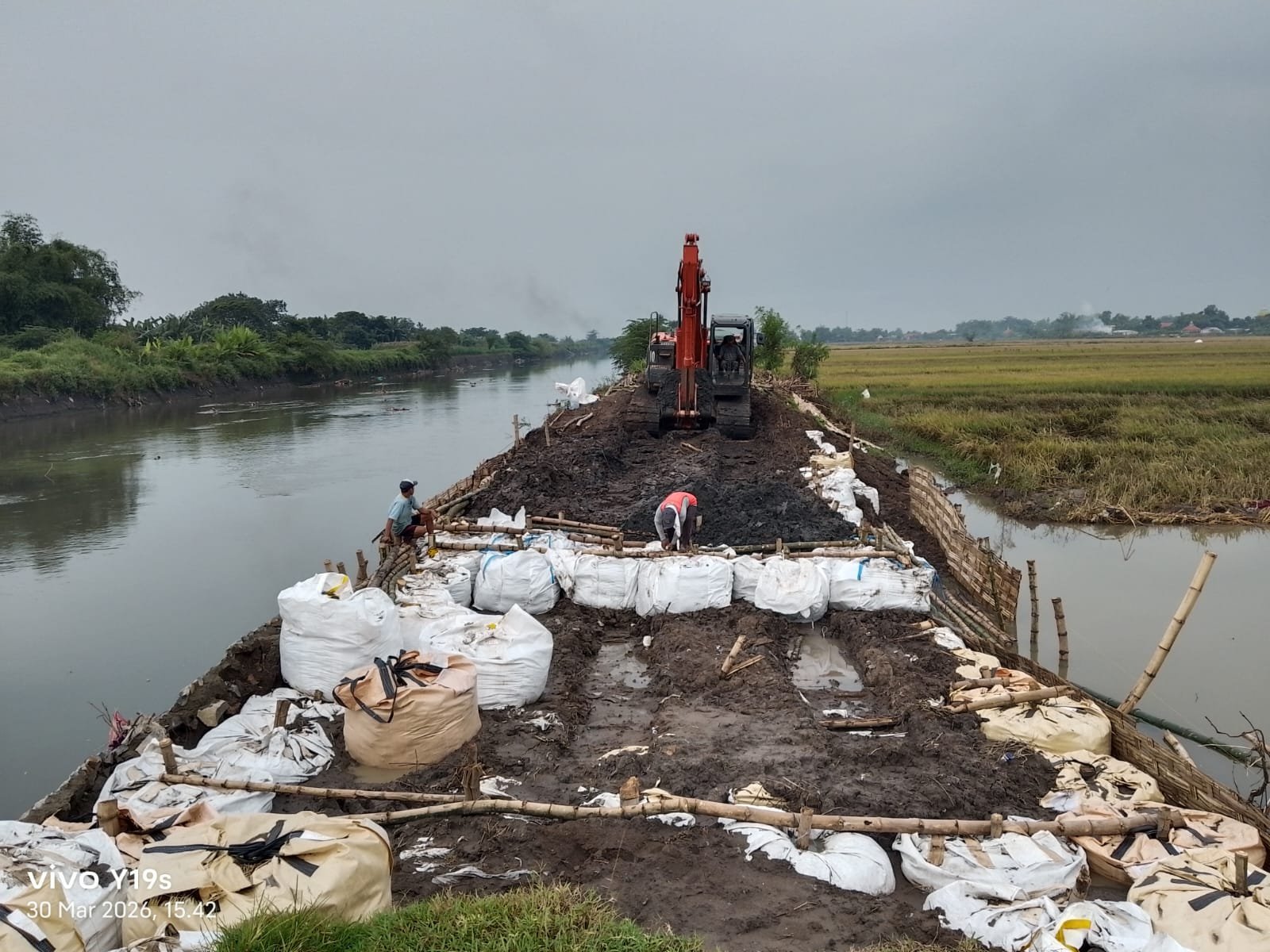 Banjir di Desa Jumeneng, Bupati Mojokerto dan Kepala DPUPR Kabupaten Mojokerto Bakal Berkoordinasi dengan BBWS dan Kementerian