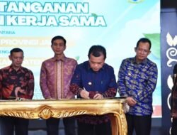 Bupati Batang Hari Hadiri Penandatanganan Kerja Sama PSEL di Provinsi Jambi