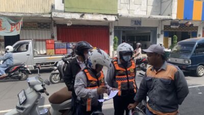 Dishub Kota Mojokerto Perketat Pengawasan Jukir, Warga Plat S Tak Perlu Bayar Parkir Kalau Punya Stiker Parkir Berlangganan