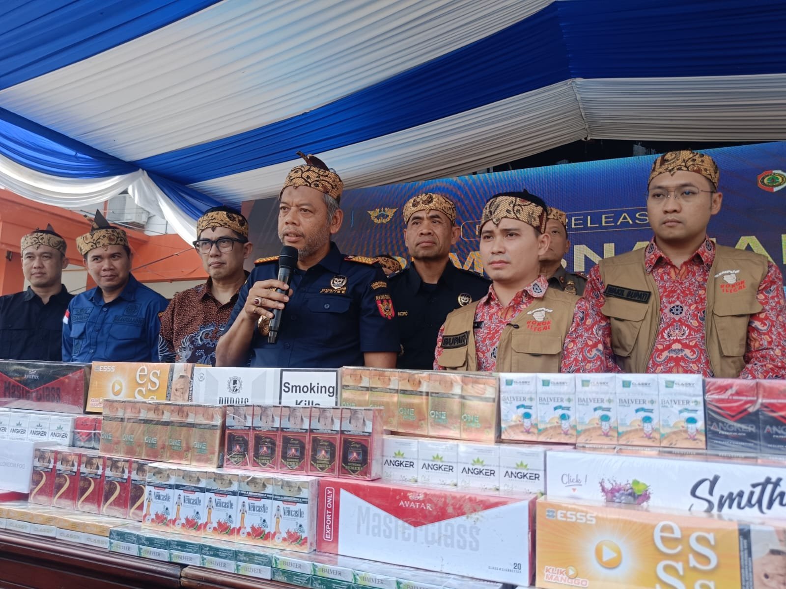 HUT ke-733 Mojokerto, Gus Barra Musnahkan 11 Juta Batang Rokok Ilegal Senilai Rp16,6 Miliar