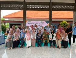 PT PIM Gandeng Koramil Ngoro, Ratusan Warga Jasem Antre Pengobatan Gratis
