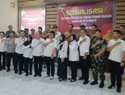 Nggak Semua Masalah Harus Penjara, Bidkum Polda Jatim Sosialisasi RJ di Balai Desa Medali Mojokerto