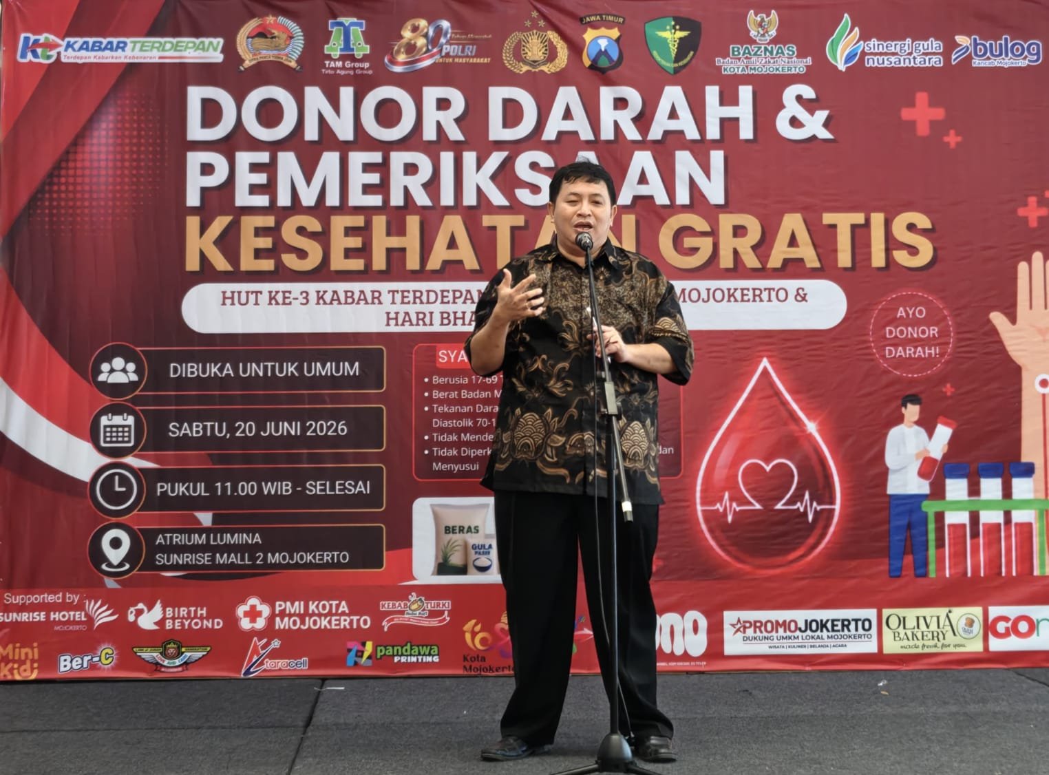Setetes Darah, Sejuta Harapan Menggema di Sunrise Mall: Ratusan Warga Mojokerto Antri Donor
