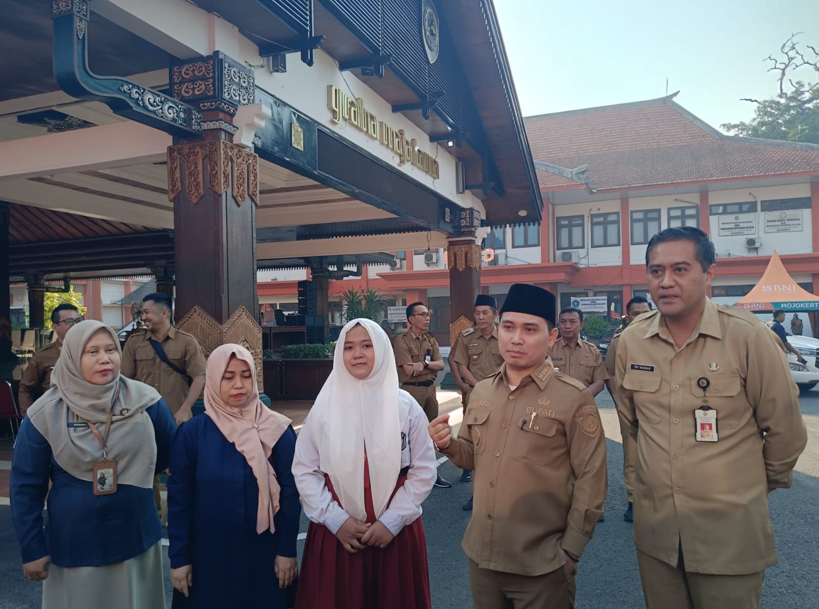 Bupati Al Barra Lepas 30 Anak Mojokerto ke Sekolah Rakyat: Ini Investasi Terbaik untuk Masa Depan