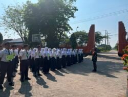 Dididik TNI Sejak Hari Pertama: Siswa Baru SMAN 1 Kutorejo Ditempa Disiplin Lewat MPLS