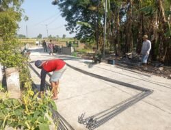 Libur Tak Menghalangi! TNI dan Warga Mojokerto Kebut Jembatan Garuda 22 Meter, Progres Sudah 84 Persen
