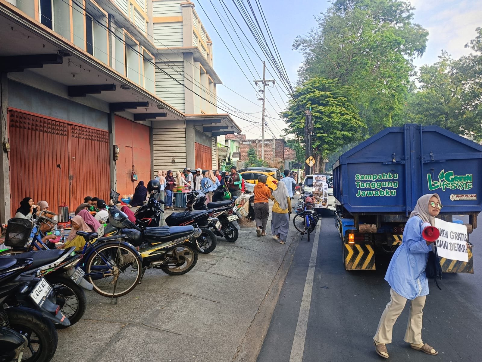 Ruang Berkah Mojokerto Bagikan Makanan Gratis, Bayar Pakai Doa