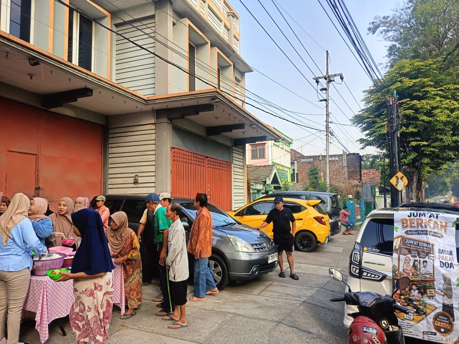 Ruang Berkah Mojokerto Bagikan Makanan Gratis, Bayar Pakai Doa