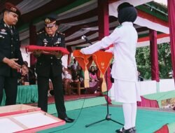 Dipimpin Kapolsek, Upacara Penurunan Bendera HUT RI ke-81 di Maro Sebo Ulu Berjalan Khidmat