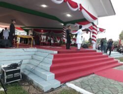 Ribuan Warga Padati Alun-alun, Penurunan Bendera HUT RI ke-81 di Batang Hari Berlangsung Khidmat